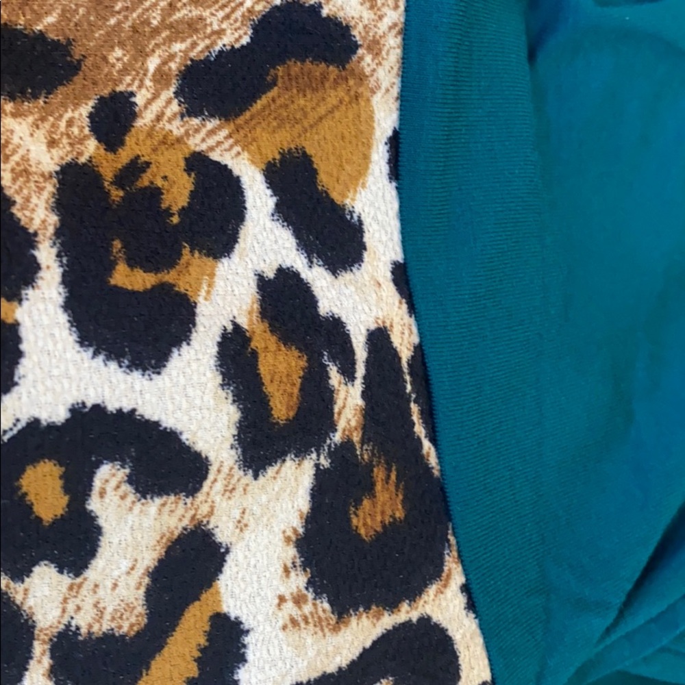 Trendy Leopard print/emerald green short sleeve hooded tunic top-boutique - Picture 4 of 5